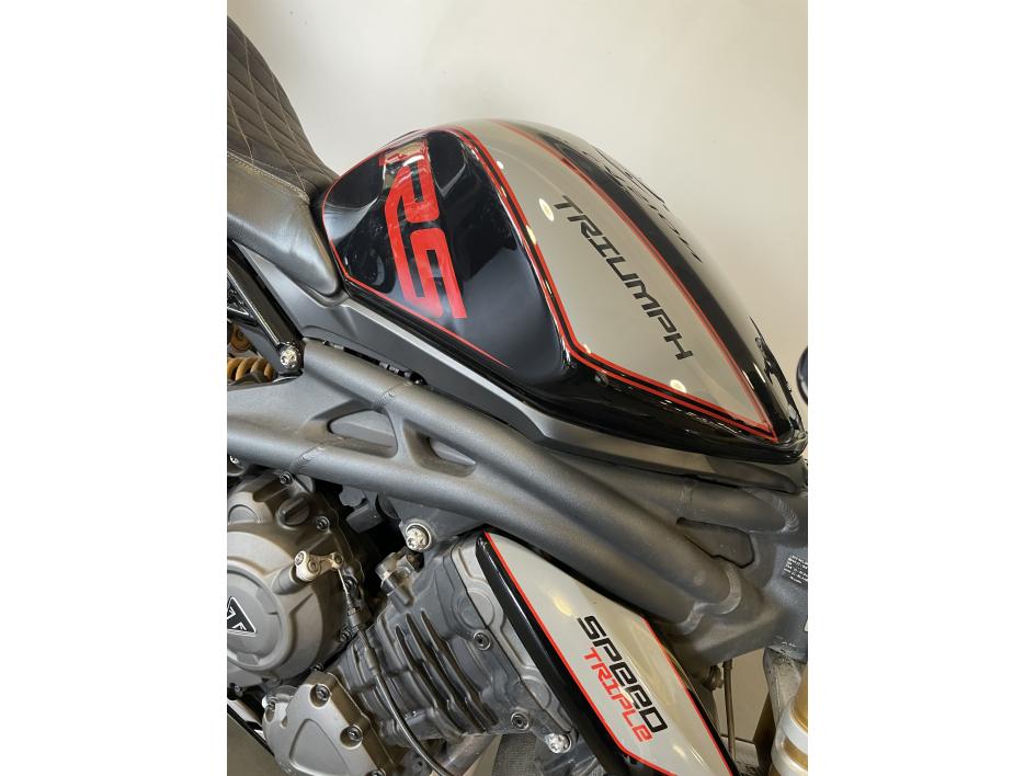 TRIUMPH SPEED TRIPLE 1200 RS