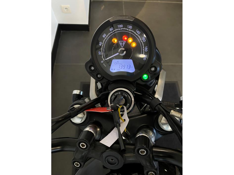 TRIUMPH STREET TWIN  900