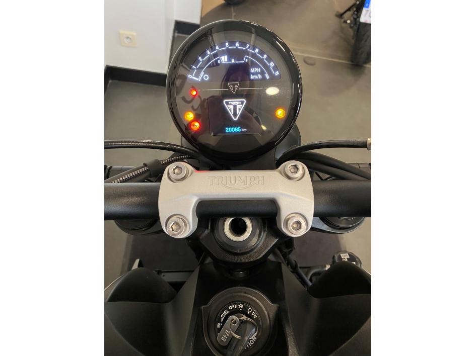 TRIUMPH TRIDENT 660